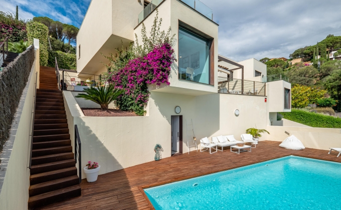Villa to rent in Sa Riera