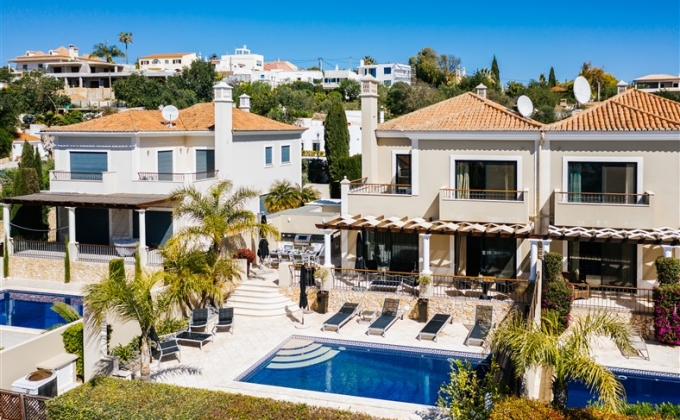 Villa to rent in Almancil