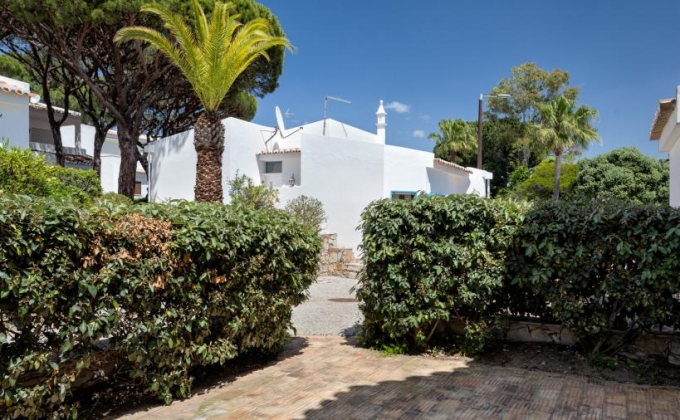 Townhouse to rent in Vale do Lobo