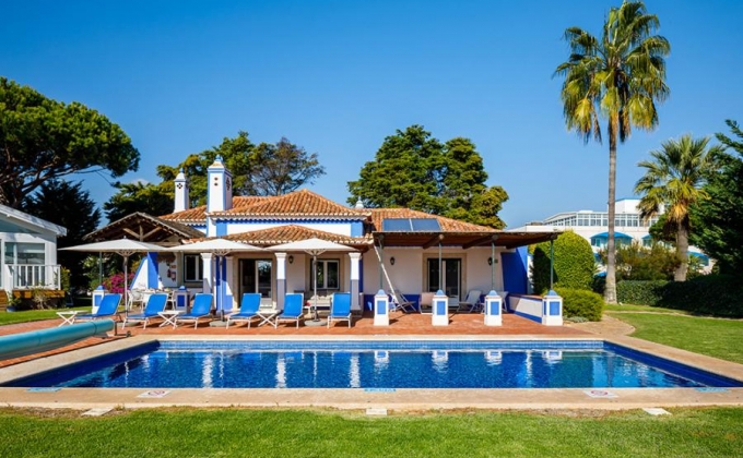 Villa near Olhos de Água