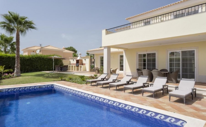 Villa to rent in Varandas do Lago