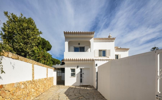 Villa to rent in Vale do Garrao
