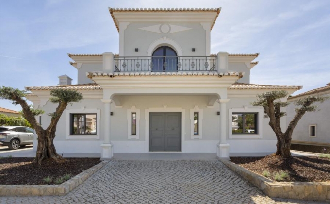 Villa to rent in Vila Sol
