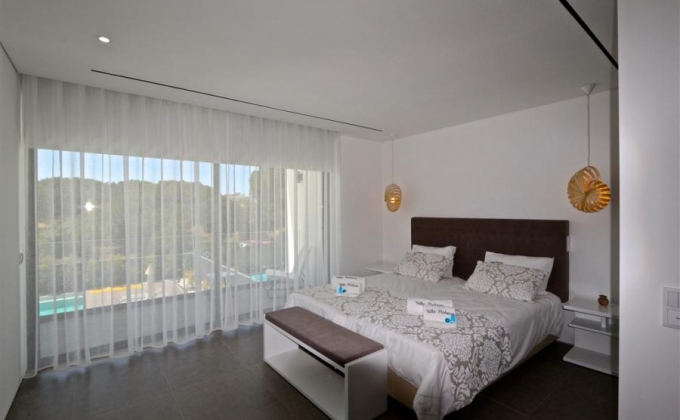 Contemporary 6 bed villa in Vilamoura