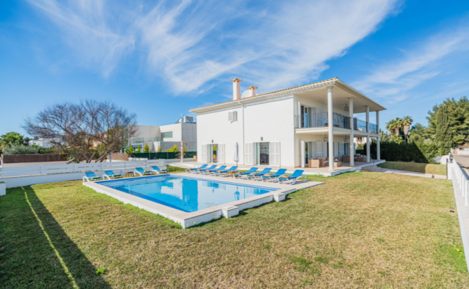 Modern villa to rent in  Puerto Pollensa