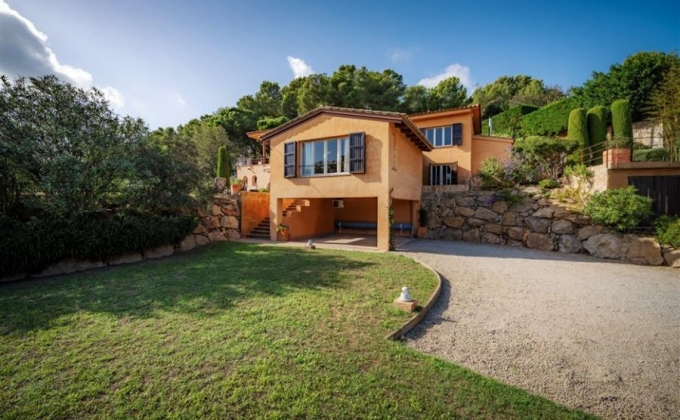 Villa to rent in Regencos