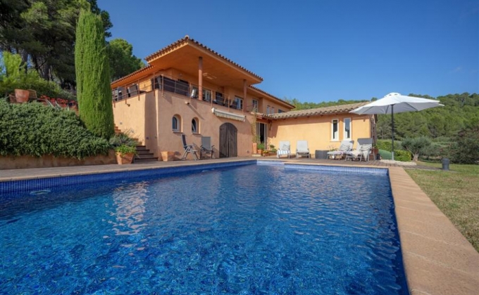 Villa to rent in Regencos