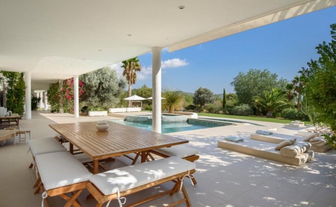 Villa to rent near Es Cubells